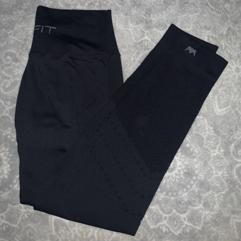 New SHEFIT Women Relentless High Rise Black 7/8 Boss Leggings Size S